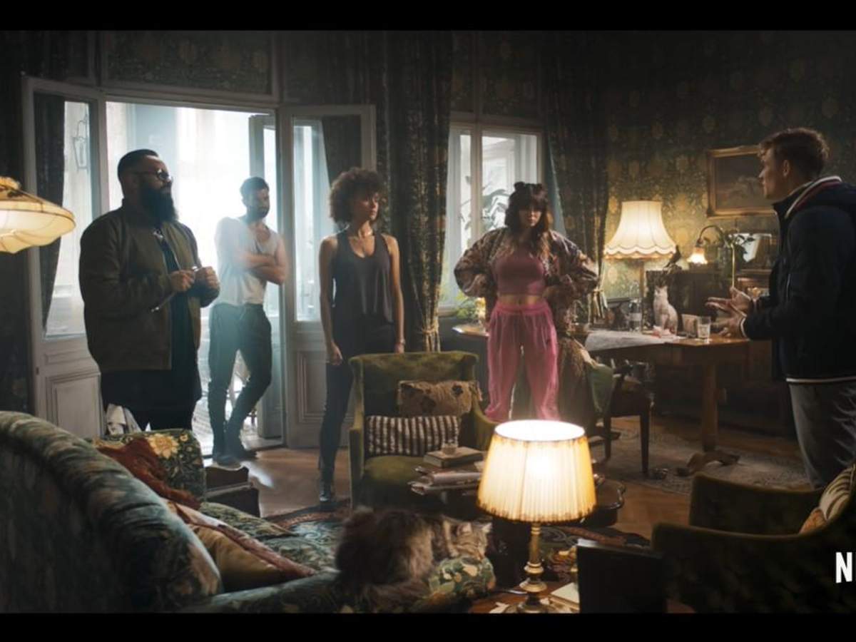 Netflix Vypustil Pervyj Trejler Armii Vorov Prikvela Armii Mertvecov Zaka Snajdera Kino