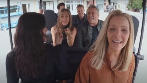 Дженніфер Еністон, Метт Леблан та інші "Друзі" виконали культову пісню серіалу: веселе відео