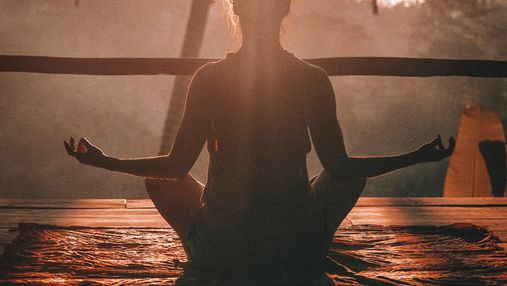 Кіану Рівз та Джулія Робертс у фільмах про йогу, медитацію та натхнення до життя