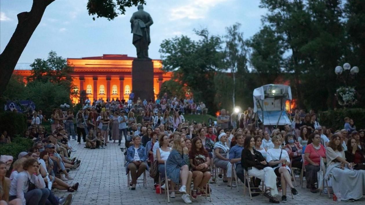 В Киеве с 25 июня до 25 августа продлится Киновернисаж под открытым небом