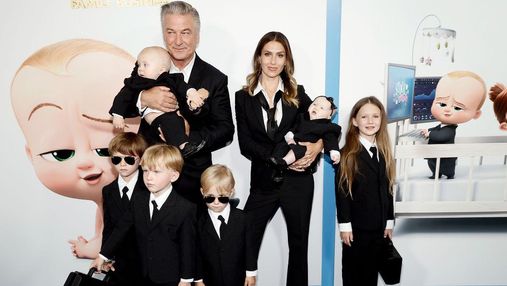 Алек Болдвін з дружиною та шістьма дітьми на прем'єрі мультфільму: фото рідкісного виходу