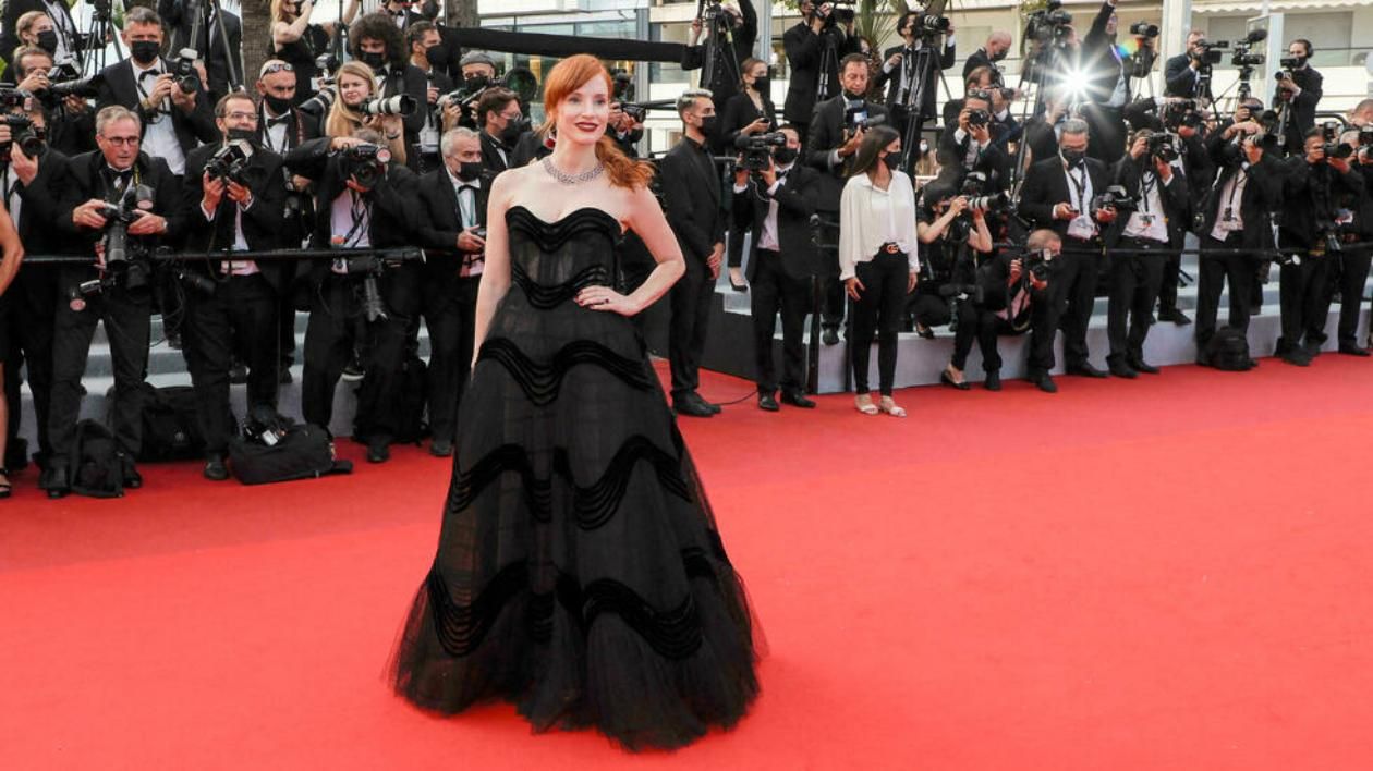 Красная дорожка Каннского фестиваля 2021: стильные образы звезд Красная дорожка Каннского фестиваля 2021: стильные образы звезд