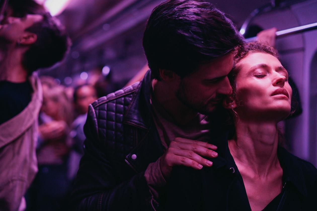 Клипмейкерка Джамалы, The Hardkiss, KAZKA представила трейлер дебютного фильма Обними меня Клипмейкерка Джамалы, The Hardkiss, KAZKA представила трейлер дебютного фильма Обними меня