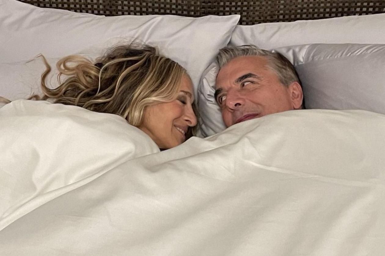 Мистер Биг и Кэрри Брэдшоу фото в постели на съемках Секса и города 2021 Мистер Биг и Кэрри Брэдшоу фото в постели на съемках Секса и города 2021