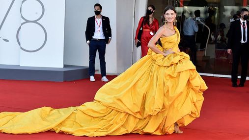 Венеційський кінофестиваль 2021: розкішні образи зірок на червоній доріжці