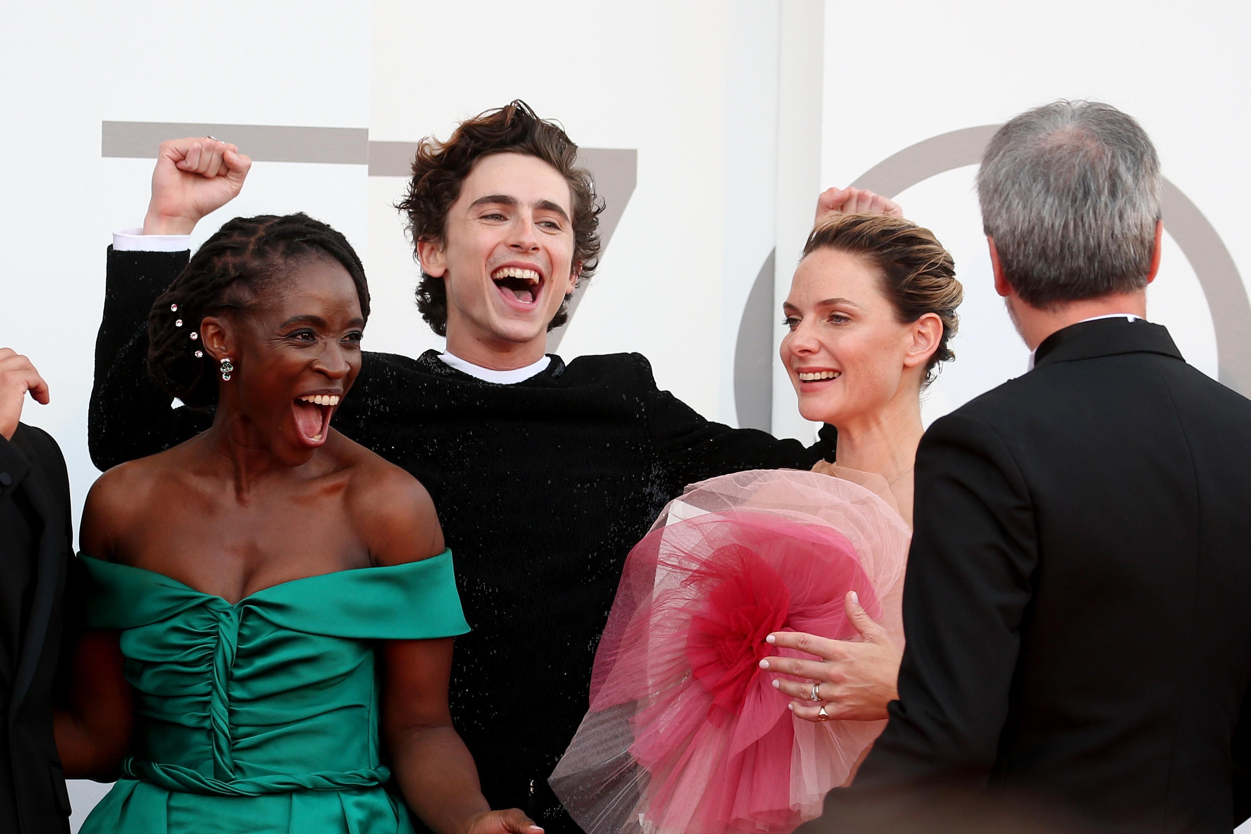 Отзывы критиков на фильм "Дюна": что принесли 7-ми минутные овации в Венеции Отзывы критиков на фильм "Дюна": что принесли 7-ми минутные овации в Венеции