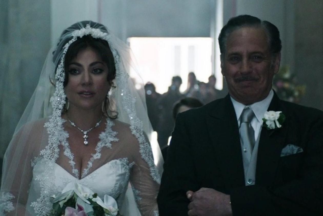 Леди Гага в образе Патриции Реджани: появились новые кадры из фильма "Дом Гуччи" Леди Гага в образе Патриции Реджани: появились новые кадры из фильма "Дом Гуччи"