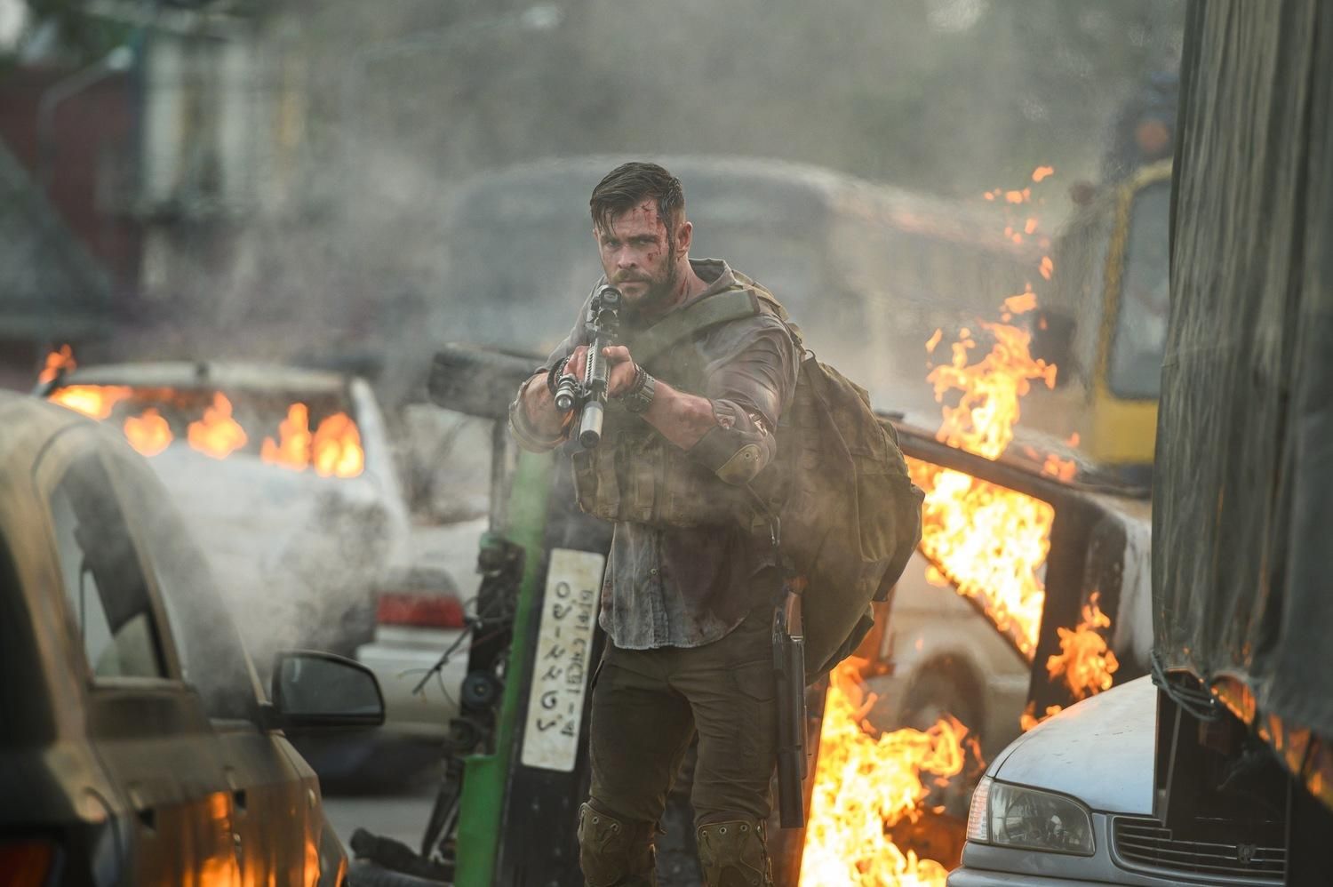 Чому бойовик "Евакуація" з Крісом Гемсвортом став найпопулярнішим фільмом Netflix - Кіно