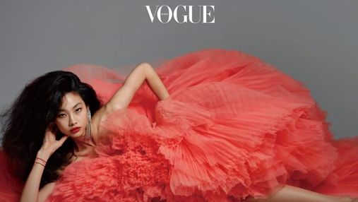 Акторка серіалу "Гра в кальмара" Хо Ен Чон позувала у розкішному вбранні для глянцю Vogue: фото