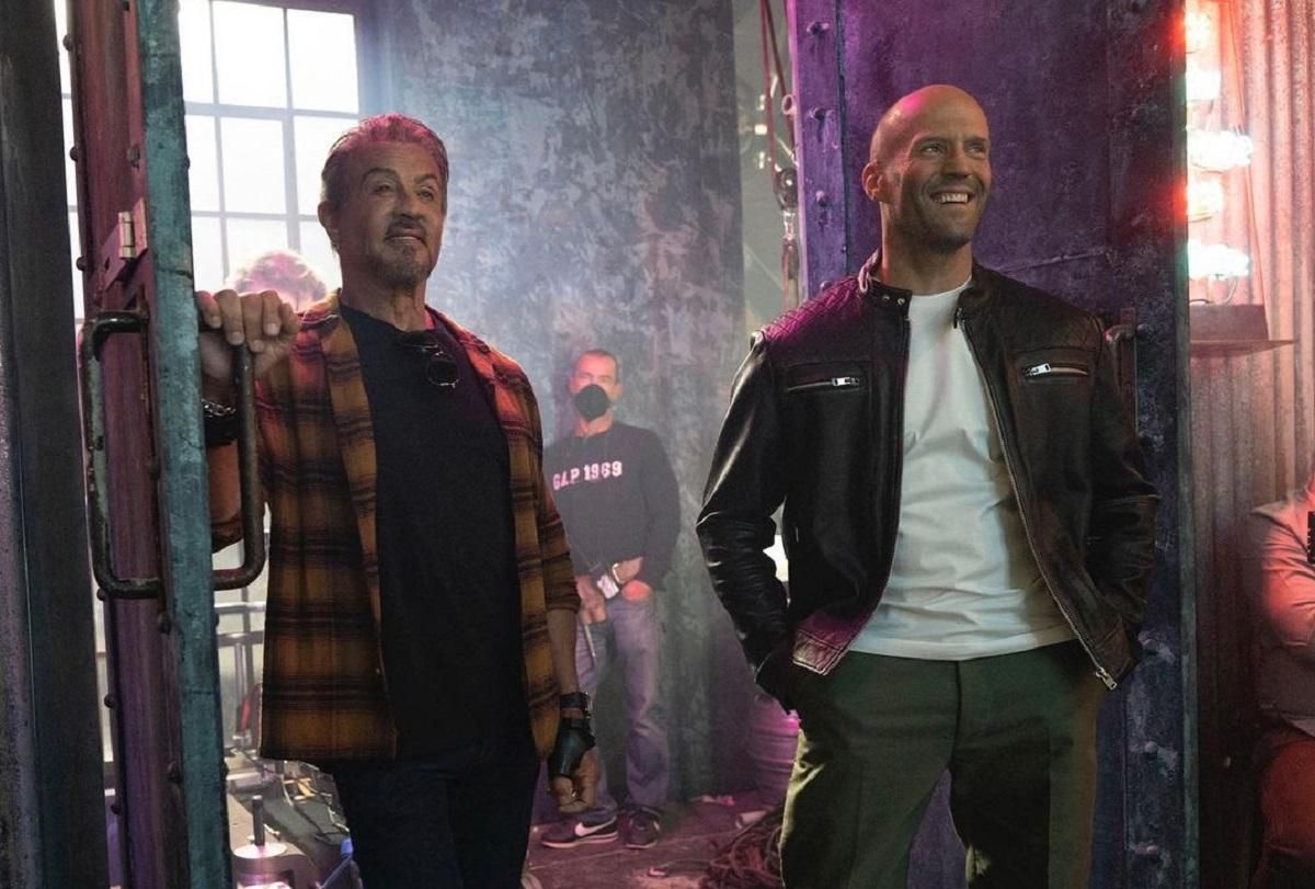 Джейсон Стейтем поділився стильними фото залаштунків "Нестримних 4" із Сильвестром Сталлоне - Кіно Джейсон Стейтем поділився стильними фото залаштунків "Нестримних 4" із Сильвестром Сталлоне - Кіно