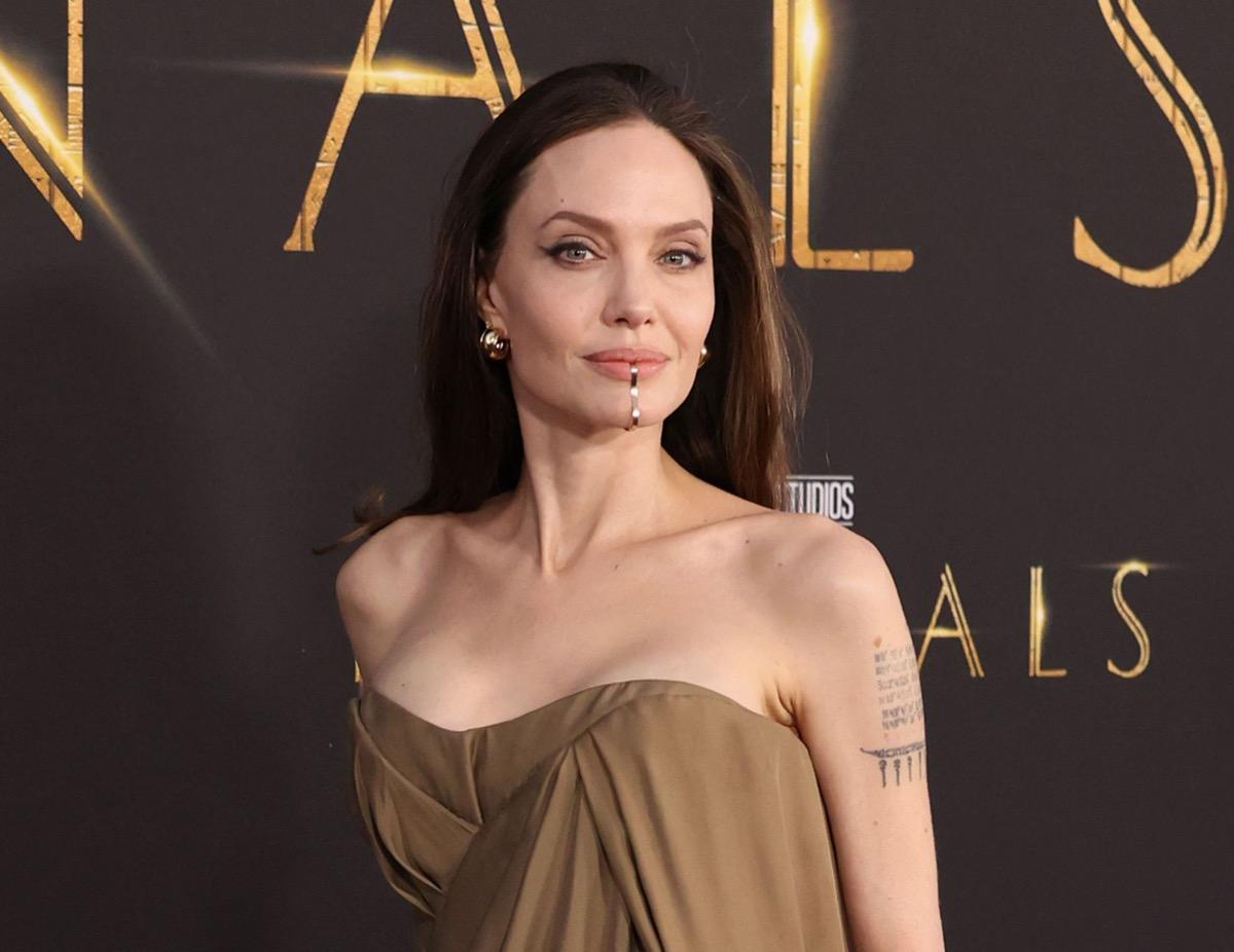 Анджеліна Джолі пишається, що Marvel відмовилася вирізати ЛГБТ-сцени з "Вічних" - Кіно