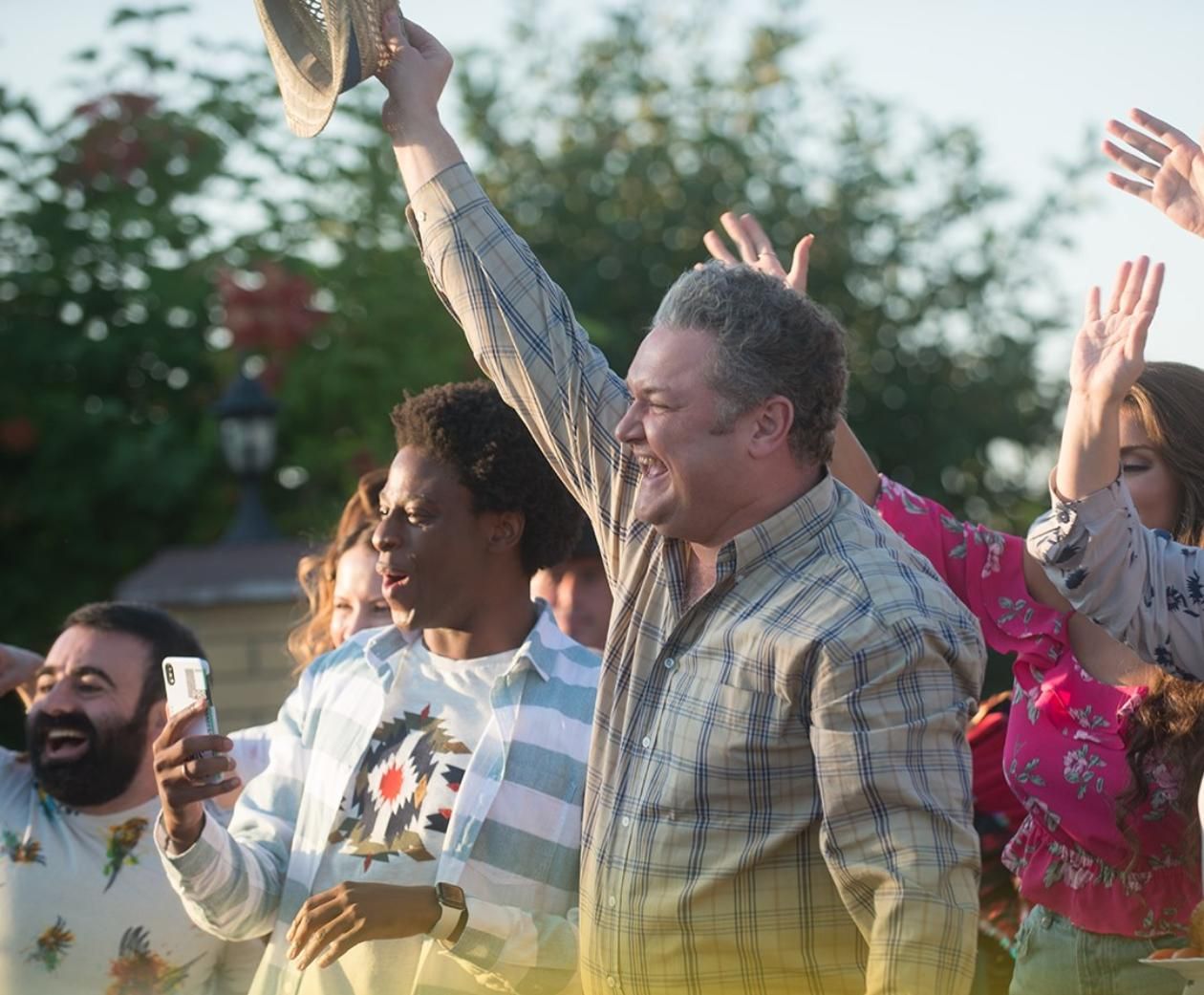 Не свадьбой единой: создатели "Сумасшедших Соседей" презентовали постер комедийного сериала Не свадьбой единой: создатели "Сумасшедших Соседей" презентовали постер комедийного сериала