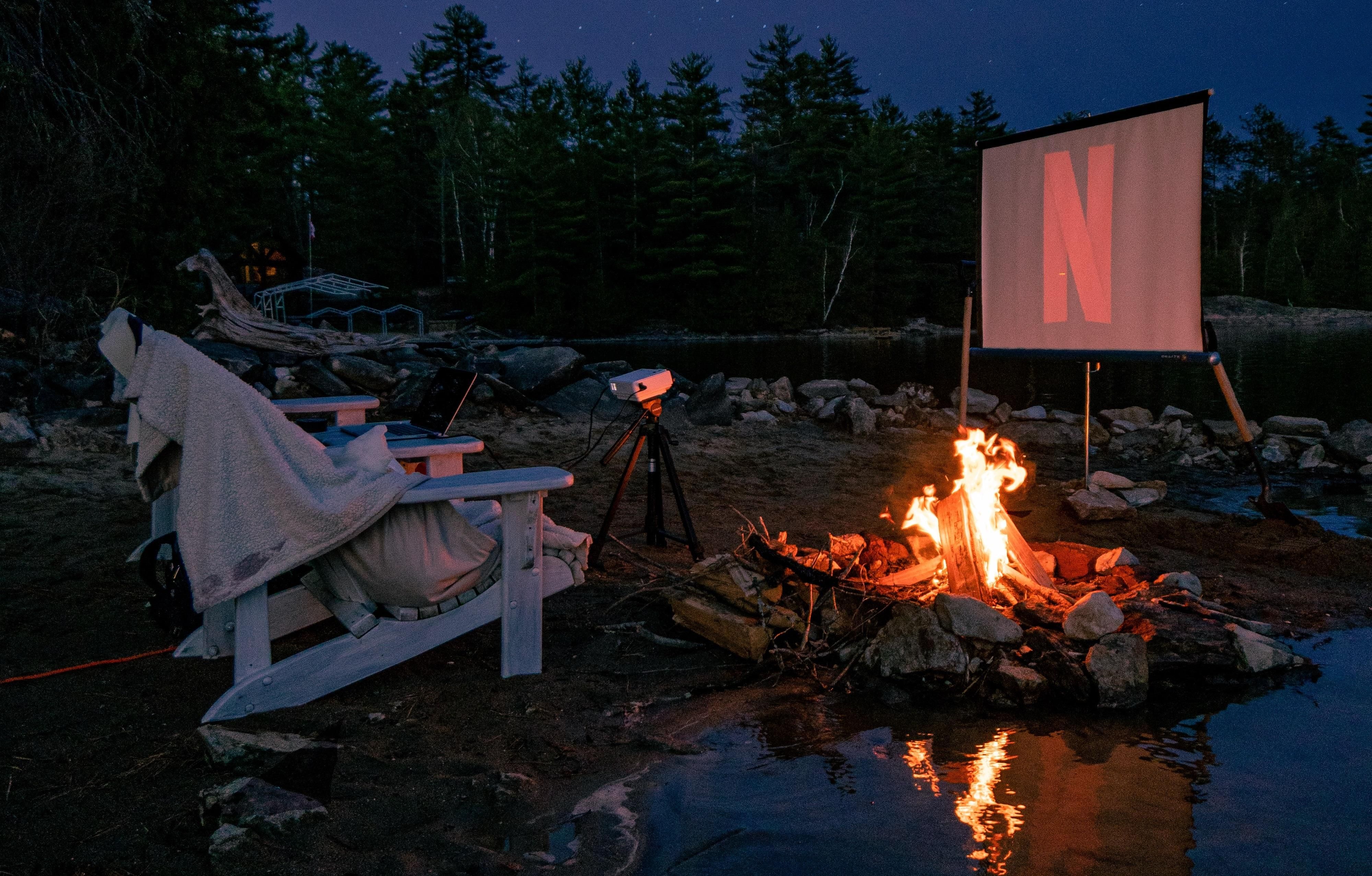 Не только "Игра в кальмара": фильмы на Netflix для беззаботных выходных на карантине Не только "Игра в кальмара": фильмы на Netflix для беззаботных выходных на карантине