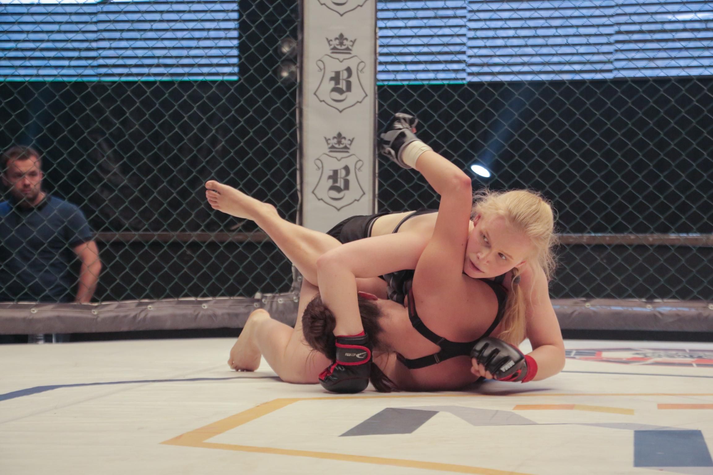 Каким выйдет фильм Тараса Дроня "С завязанными глазами": презентовано новый трейлер и постер Каким выйдет фильм Тараса Дроня "С завязанными глазами": презентовано новый трейлер и постер