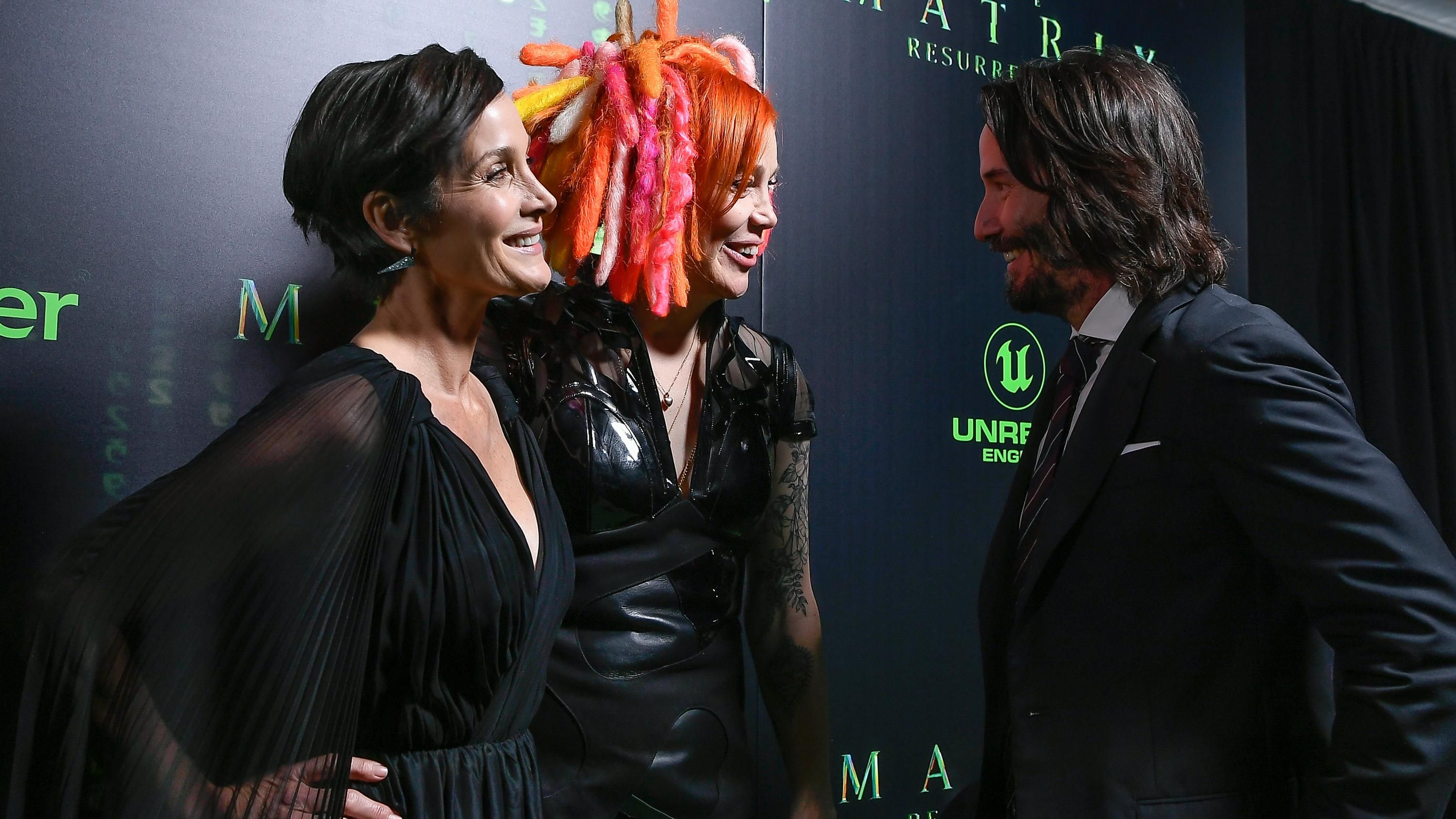 Легендарна пара: Кіану Рівз та Керрі-Енн Мосс вразили виходом на прем'єрі "Матриці-4" - Кіно