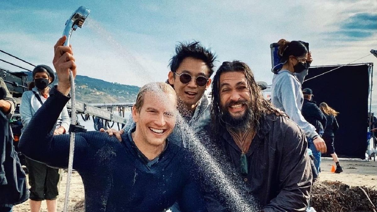 Мокрі й щасливі: Джейсон Момоа і Джеймс Ван відсвяткували закінчення зйомок продовження Аквамена - Кіно