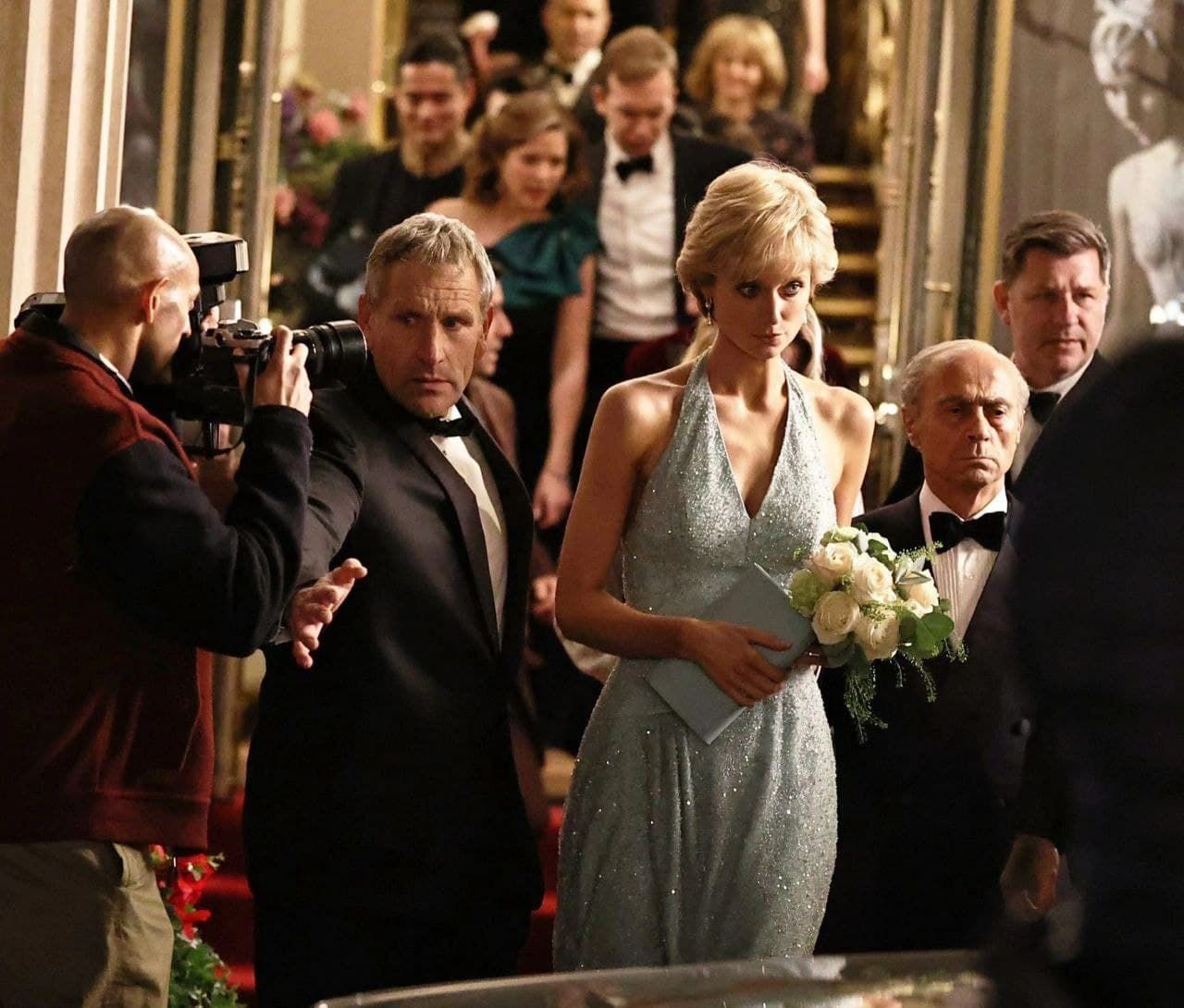 "Корона" 5 сезон: первые кадры сериала с Элизабет Дебики в образе принцессы Дианы "Корона" 5 сезон: первые кадры сериала с Элизабет Дебики в образе принцессы Дианы