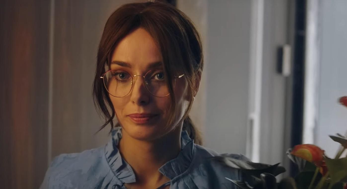 Ксения Мишина в трейлере новой комедии "Соседка": о чем лента и к чему тут Гордон Ксения Мишина в трейлере новой комедии "Соседка": о чем лента и к чему тут Гордон