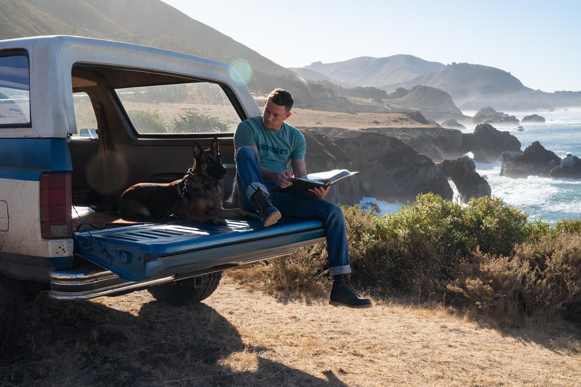 Комедія "ДОГ": цікаві факти про режисерський дебют Ченнінга Татума - Кіно Комедія "ДОГ": цікаві факти про режисерський дебют Ченнінга Татума - Кіно