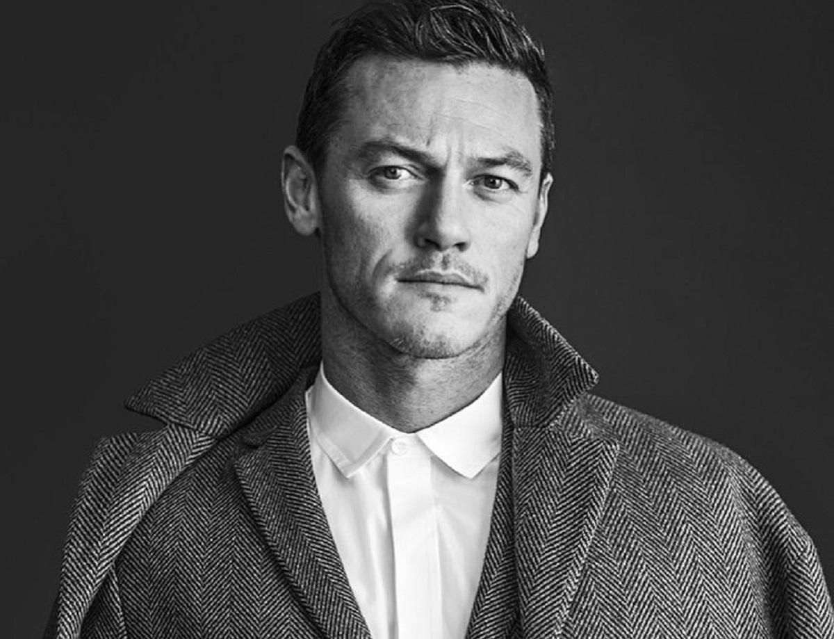 Зірка "Дракули" Люк Еванс різко висловився про Росію та закликав рятувати українських дітей - Кіно Зірка "Дракули" Люк Еванс різко висловився про Росію та закликав рятувати українських дітей - Кіно