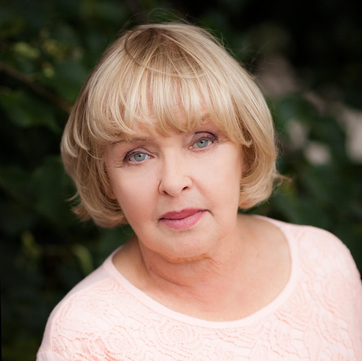 Волонтеру в доме: стираю ребятам белье и кормлю их, – Ада Роговцева рассказала о помощи бойцам - Кино Волонтеру в доме: стираю ребятам белье и кормлю их, – Ада Роговцева рассказала о помощи бойцам - Кино