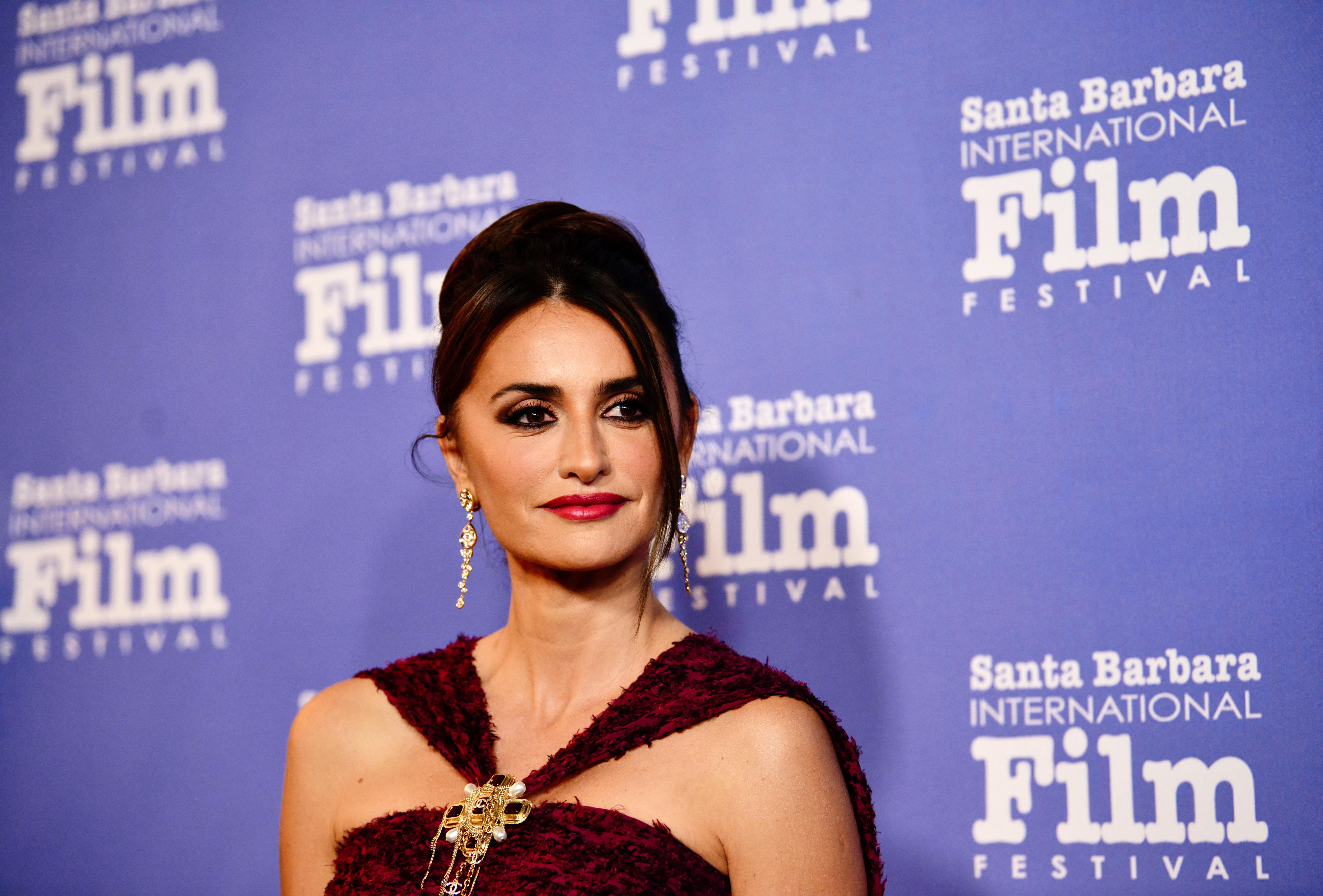 Пенелопа Крус выразила поддержку женщинам в Украине на престижной кинопремии в Санта-Барбаре - Кино Пенелопа Крус выразила поддержку женщинам в Украине на престижной кинопремии в Санта-Барбаре - Кино