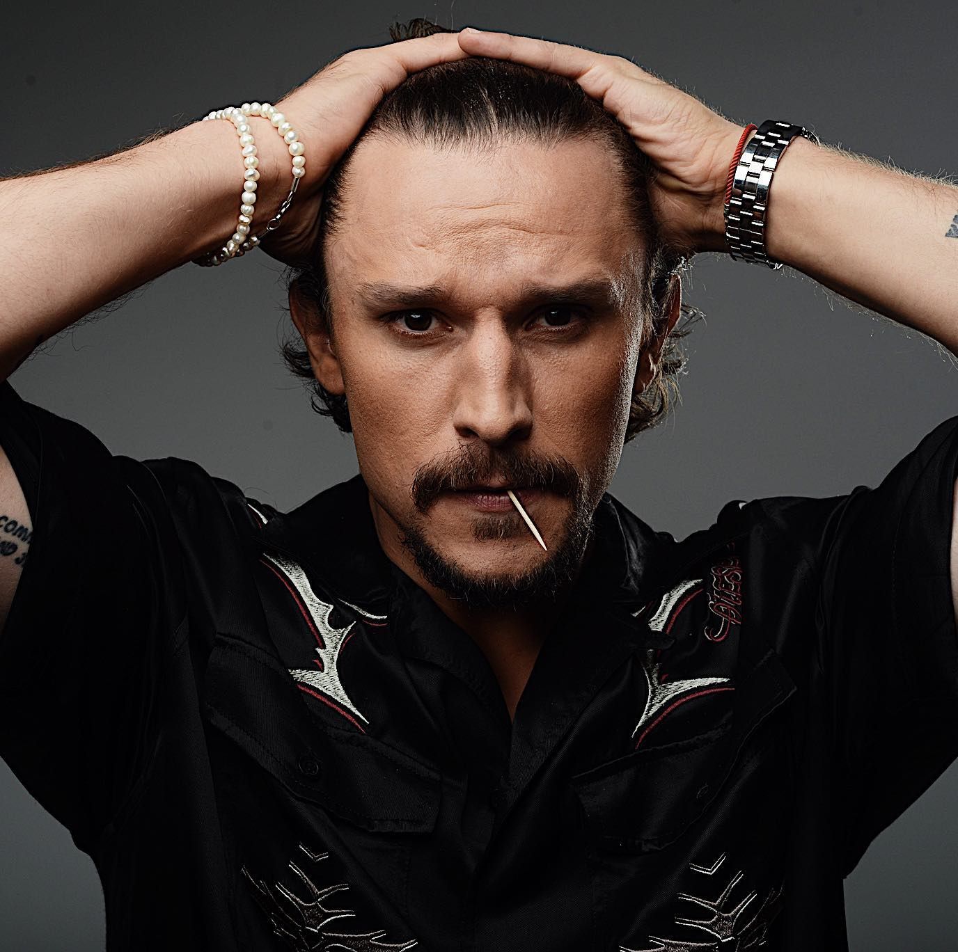 "Я а*уеваю": звезда "Крипосной" Тарас Цымбалюк высмеял россиян, "страдающих" от санкций - Кино "Я а*уеваю": звезда "Крипосной" Тарас Цымбалюк высмеял россиян, "страдающих" от санкций - Кино