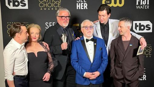 Актори серіалу "Спадкоємці" підтримали Україну на урочистій церемонії Critics Choice Awards 2022