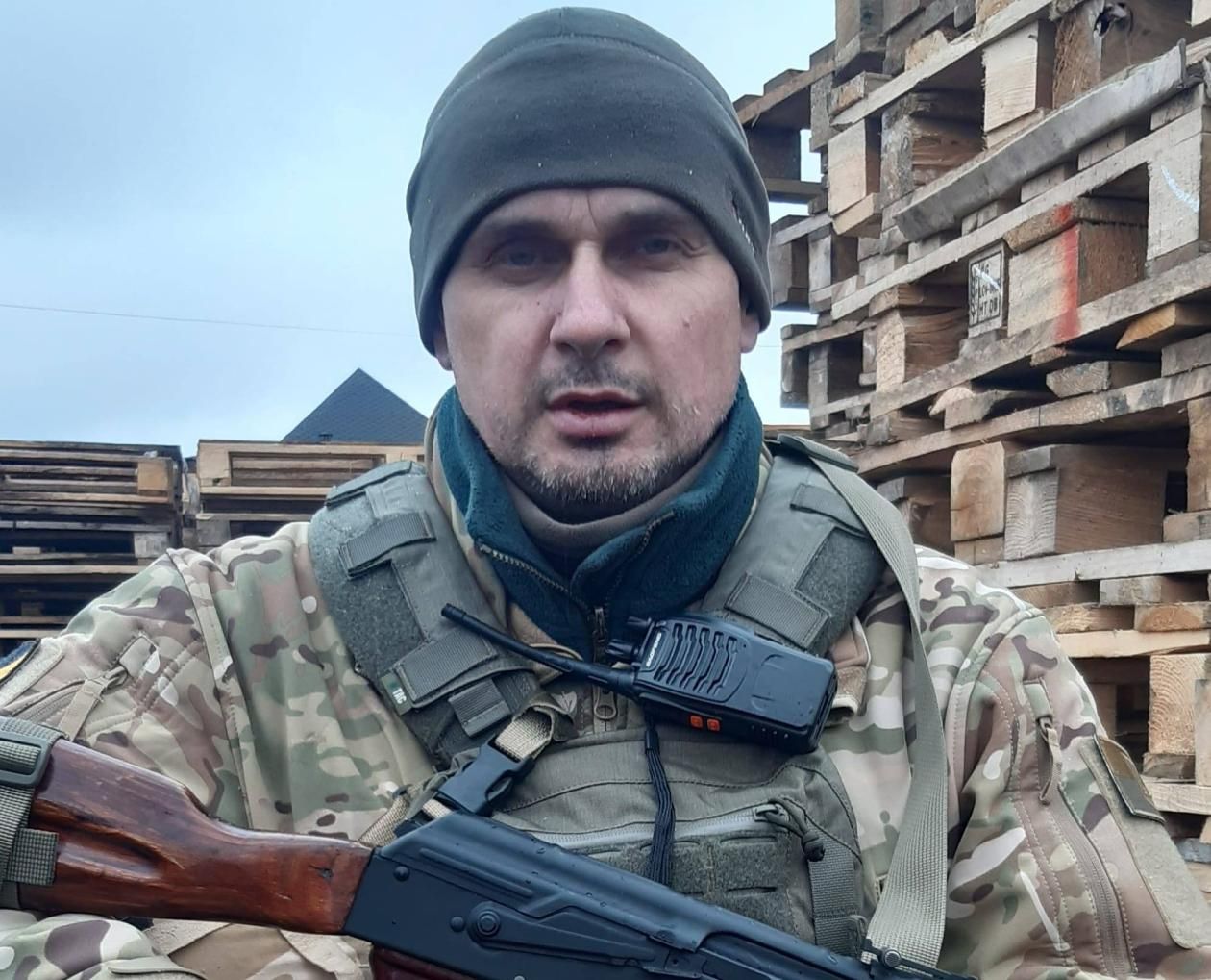 Научился строить блиндаж и жить в окопе, освоил пулемет, – Олег Сенцов о буднях на передовой - Кино Научился строить блиндаж и жить в окопе, освоил пулемет, – Олег Сенцов о буднях на передовой - Кино