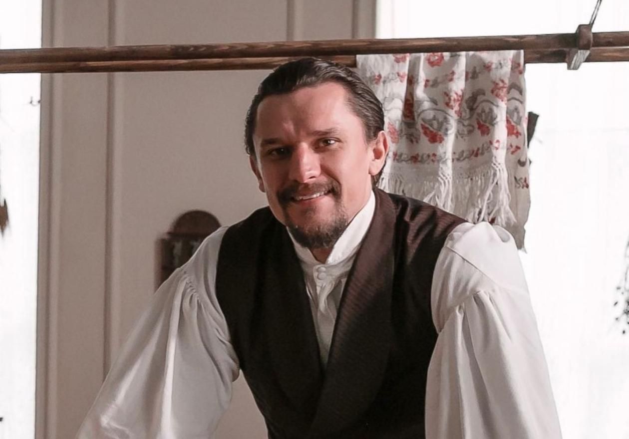 Ворог слабне і розуміє, що правда й перемога за нами, – актор серіалу "Кава з кардамоном" - Кіно Ворог слабне і розуміє, що правда й перемога за нами, – актор серіалу "Кава з кардамоном" - Кіно