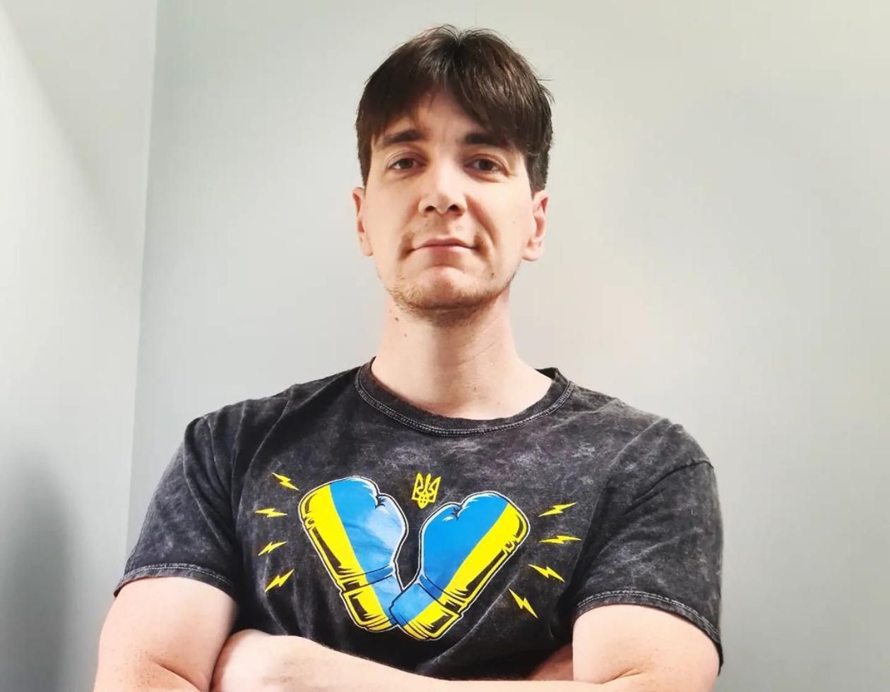 Купил футболку Усика: актер "Гарри Поттера" поддержал Украину - Кино Купил футболку Усика: актер "Гарри Поттера" поддержал Украину - Кино