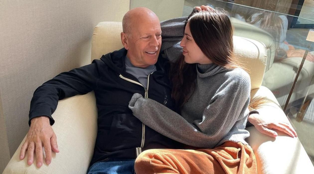 После публичного заявления о болезни: дочь Брюса Уиллиса поражена поддержкой отца в сети - Кино После публичного заявления о болезни: дочь Брюса Уиллиса поражена поддержкой отца в сети - Кино