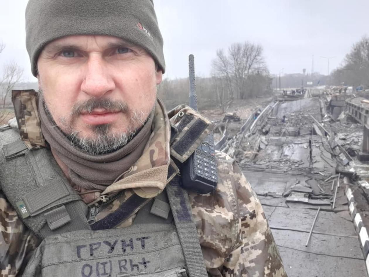 "Орки тікають, взриваючи за собою мости": Олег Сенцов показав фото зі звільненого селища Іванків - Кіно "Орки тікають, взриваючи за собою мости": Олег Сенцов показав фото зі звільненого селища Іванків - Кіно