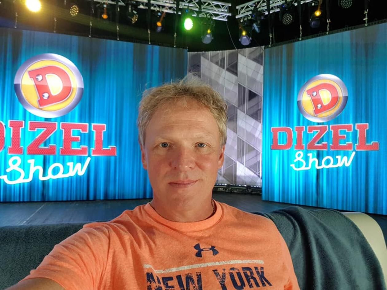 "Не пронесло": актер "Дизель Шоу" показал, как выглядит его разрушенный дом под Киевом - Кино "Не пронесло": актер "Дизель Шоу" показал, как выглядит его разрушенный дом под Киевом - Кино