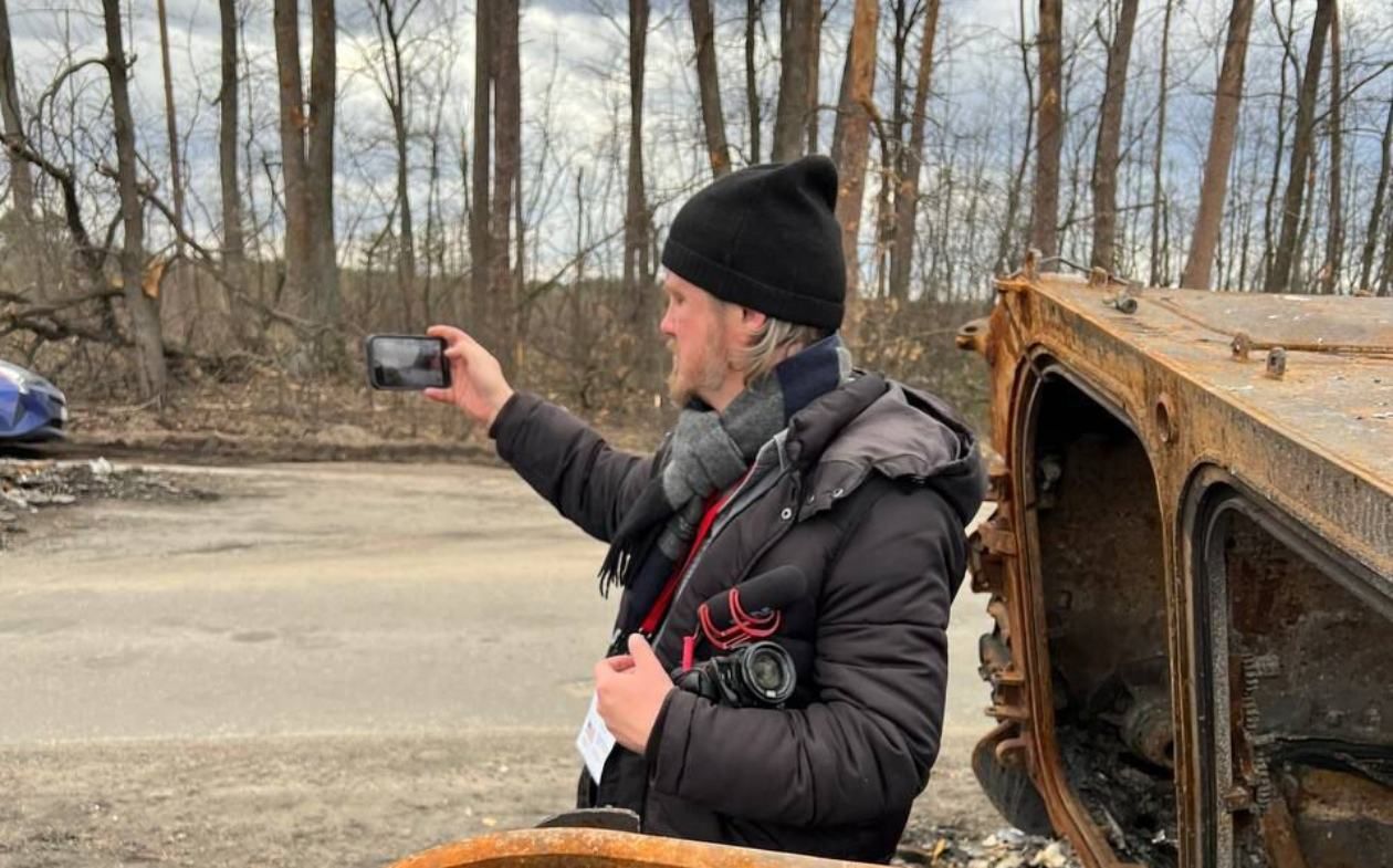 Сценарист серіалу "Картковий будинок" знімає документалку про звірства в Бучі: подробиці - Кіно Сценарист серіалу "Картковий будинок" знімає документалку про звірства в Бучі: подробиці - Кіно