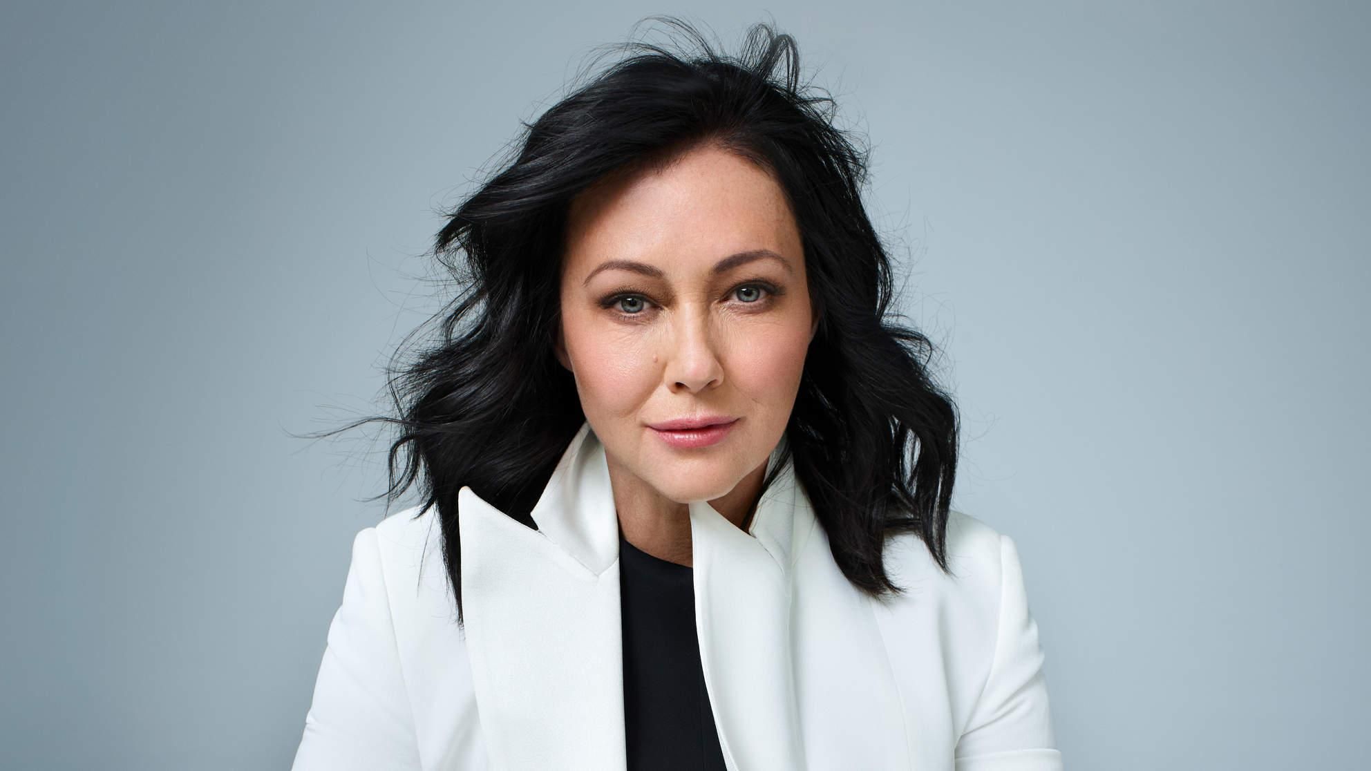 "Счастливой Пасхи!": Шеннен Доэрти поздравила мир с Пасхой и пожелала миру - Кино "Счастливой Пасхи!": Шеннен Доэрти поздравила мир с Пасхой и пожелала миру - Кино