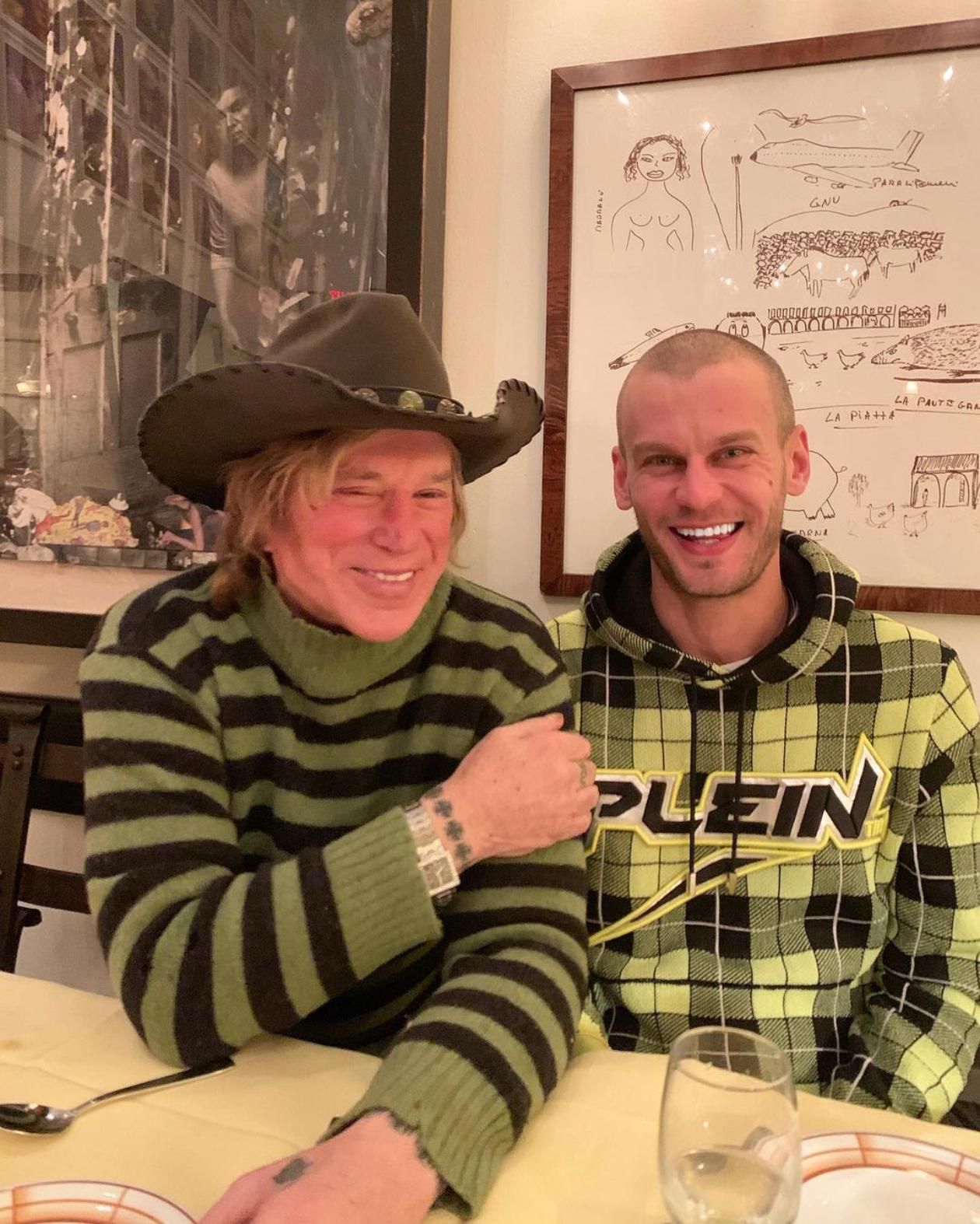 "Я все ему оставил, вообще все": Микки Рурк завещал имущество своему ассистенту из Николаева - Кино "Я все ему оставил, вообще все": Микки Рурк завещал имущество своему ассистенту из Николаева - Кино