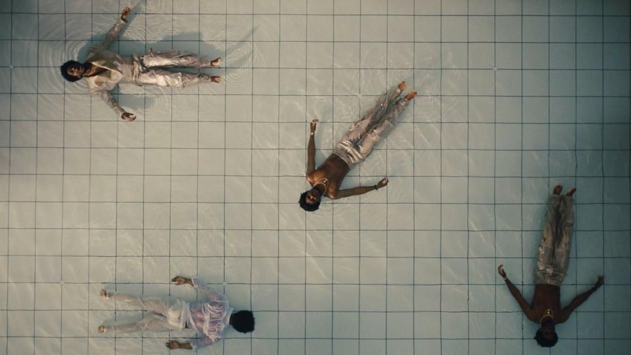 Українська режисерка Таня Муіньо зняла кліп на саундтрек до провокативного серіалу "Ейфорія" - Кіно Українська режисерка Таня Муіньо зняла кліп на саундтрек до провокативного серіалу "Ейфорія" - Кіно