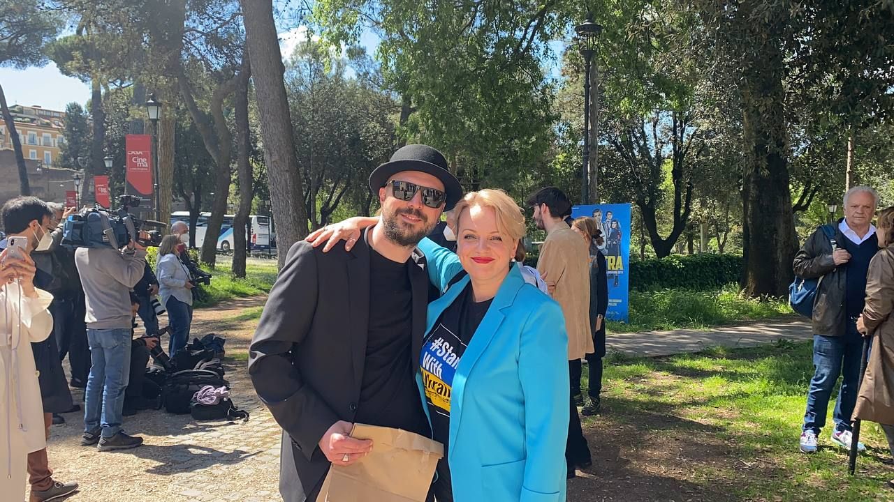 З Ірмою Вітовською в головній ролі: в Італії стартують покази сімейної комедії "Коза Ностра" - Кіно З Ірмою Вітовською в головній ролі: в Італії стартують покази сімейної комедії "Коза Ностра" - Кіно