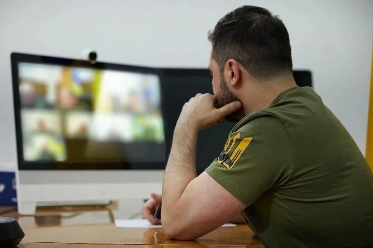 Почти как у Скайвокера Зеленский особо отметил День "Звездных войн" - Кино Почти как у Скайвокера Зеленский особо отметил День "Звездных войн" - Кино