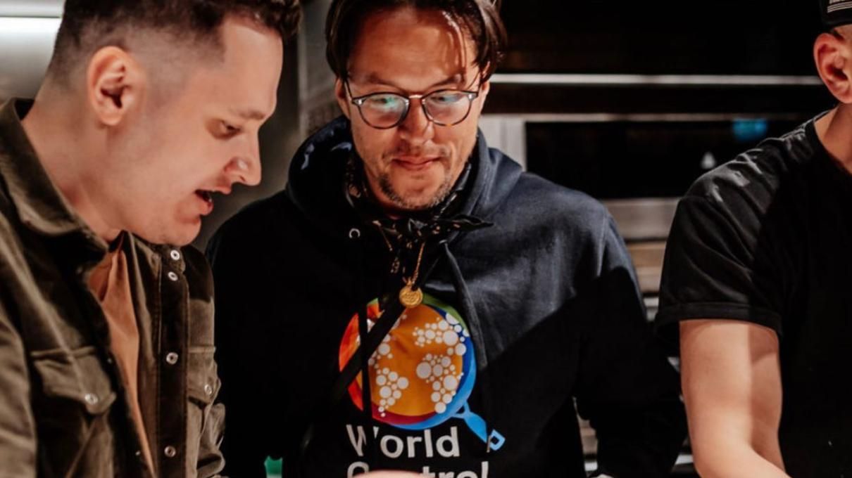 "3 години без війни" режисер "Джеймса Бонда" Кері Фукунага відвідав Дніпро - Кіно "3 години без війни" режисер "Джеймса Бонда" Кері Фукунага відвідав Дніпро - Кіно