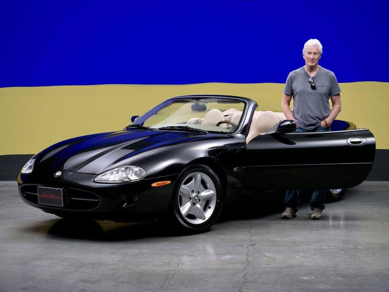 Ричард Гир выставил на автоаукцион свой кабриолет, чтобы помочь украинцам - Кино Ричард Гир выставил на автоаукцион свой кабриолет, чтобы помочь украинцам - Кино