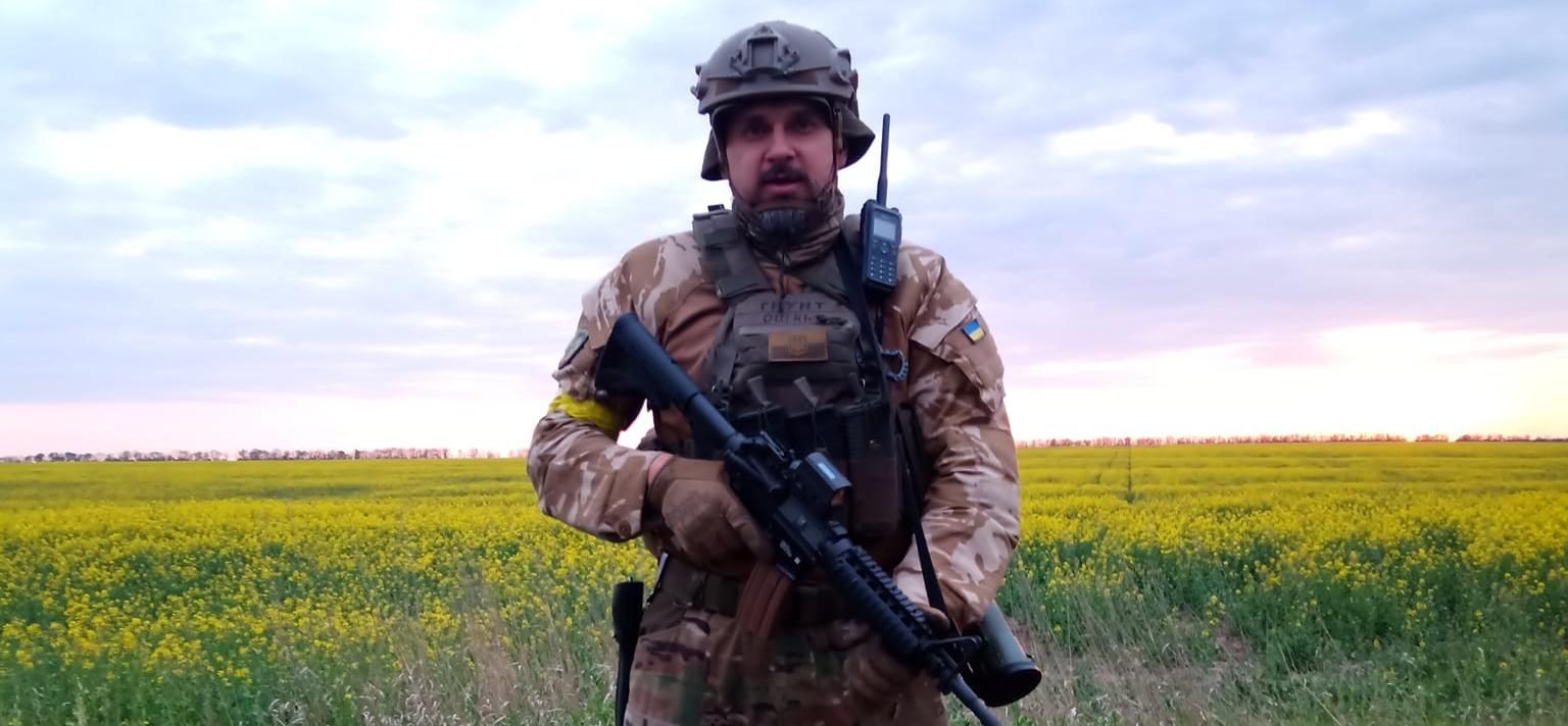 "Барвисте поле, яке насправді "сіре" озброєний Сенцов показав фото на тлі неба та ріпака - Кіно "Барвисте поле, яке насправді "сіре" озброєний Сенцов показав фото на тлі неба та ріпака - Кіно