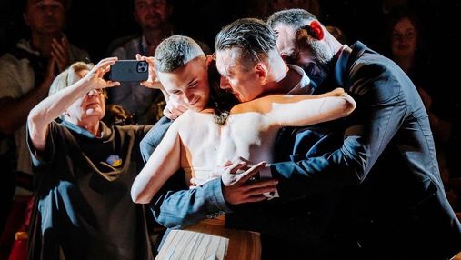 "Невероятная гордость": в Каннах с длительными овациями состоялась премьера "Памфира"