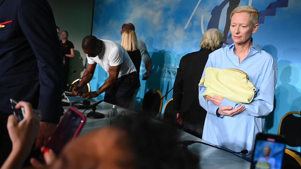 Тильда Свинтон в сине-желтом  звезда "Доктора Стренджа" поддержала Украину - Кино
