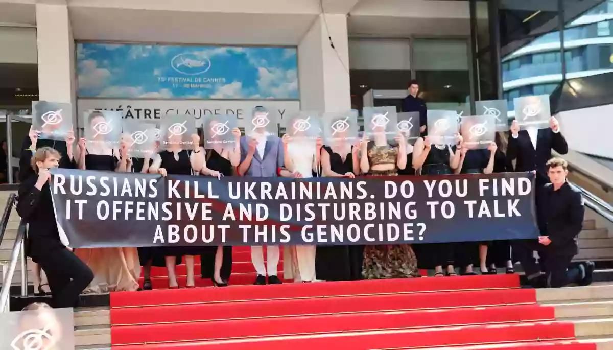 У Каннах поліція затримала жінку, яка вмикала звук повітряної сирени під час акції протесту - Кіно У Каннах поліція затримала жінку, яка вмикала звук повітряної сирени під час акції протесту - Кіно