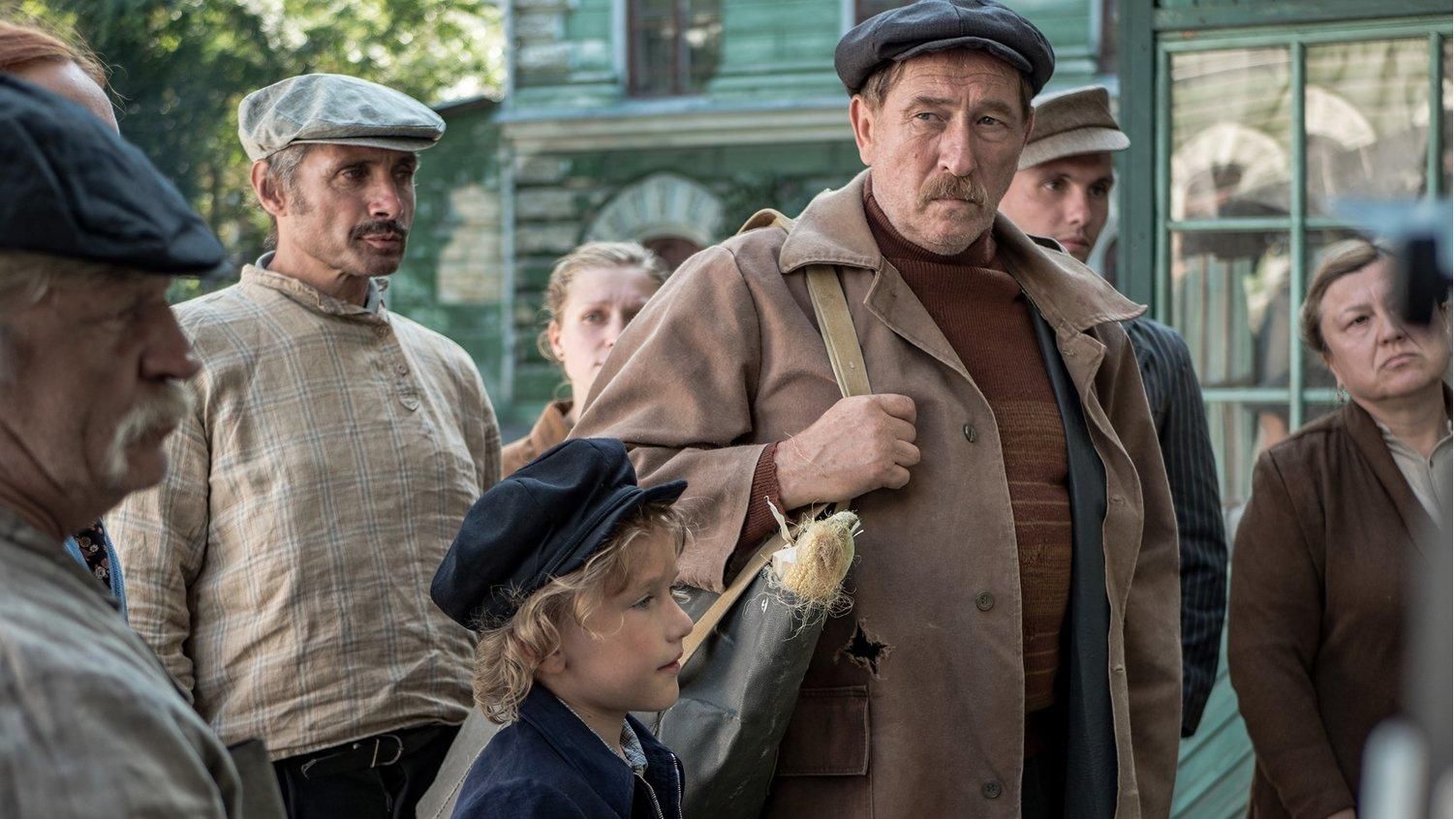 О довоенной жизни Мариуполя  фильм "Почему я жив" с Ждановым получил награду в Каннах - Кино