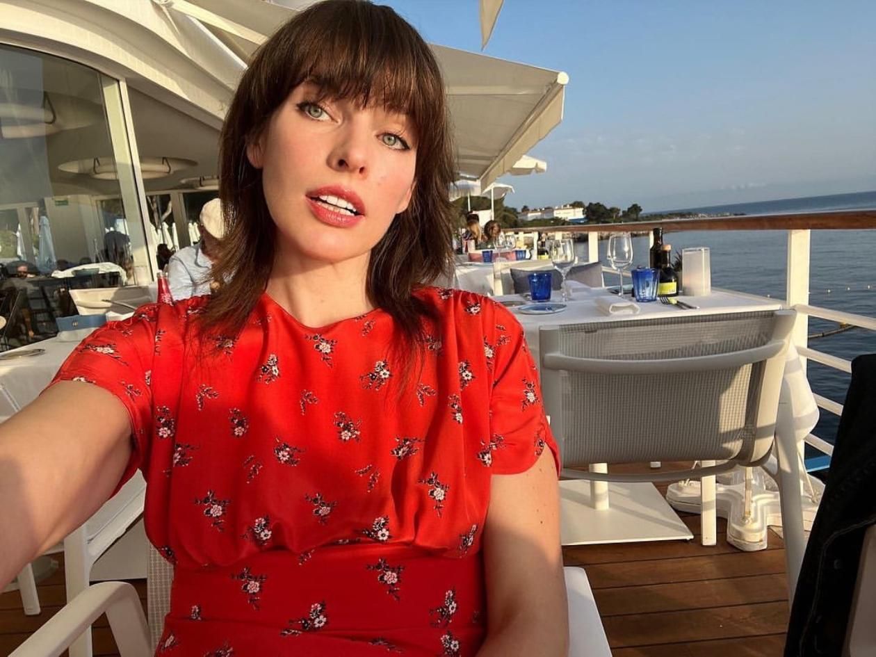 "Нацию просто разрывают в клочья" Милла Йовович записала эмоциональное видео для украинцев - Кино "Нацию просто разрывают в клочья" Милла Йовович записала эмоциональное видео для украинцев - Кино