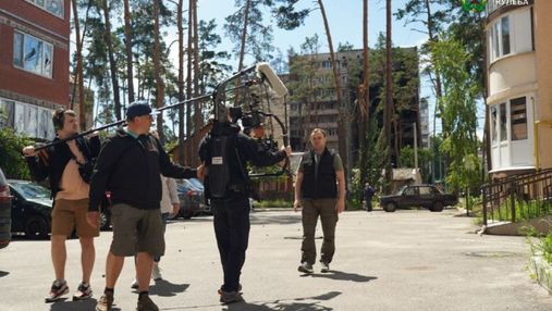 Біля зруйнованого житла: в Ірпені розпочали зйомки фільму про війну