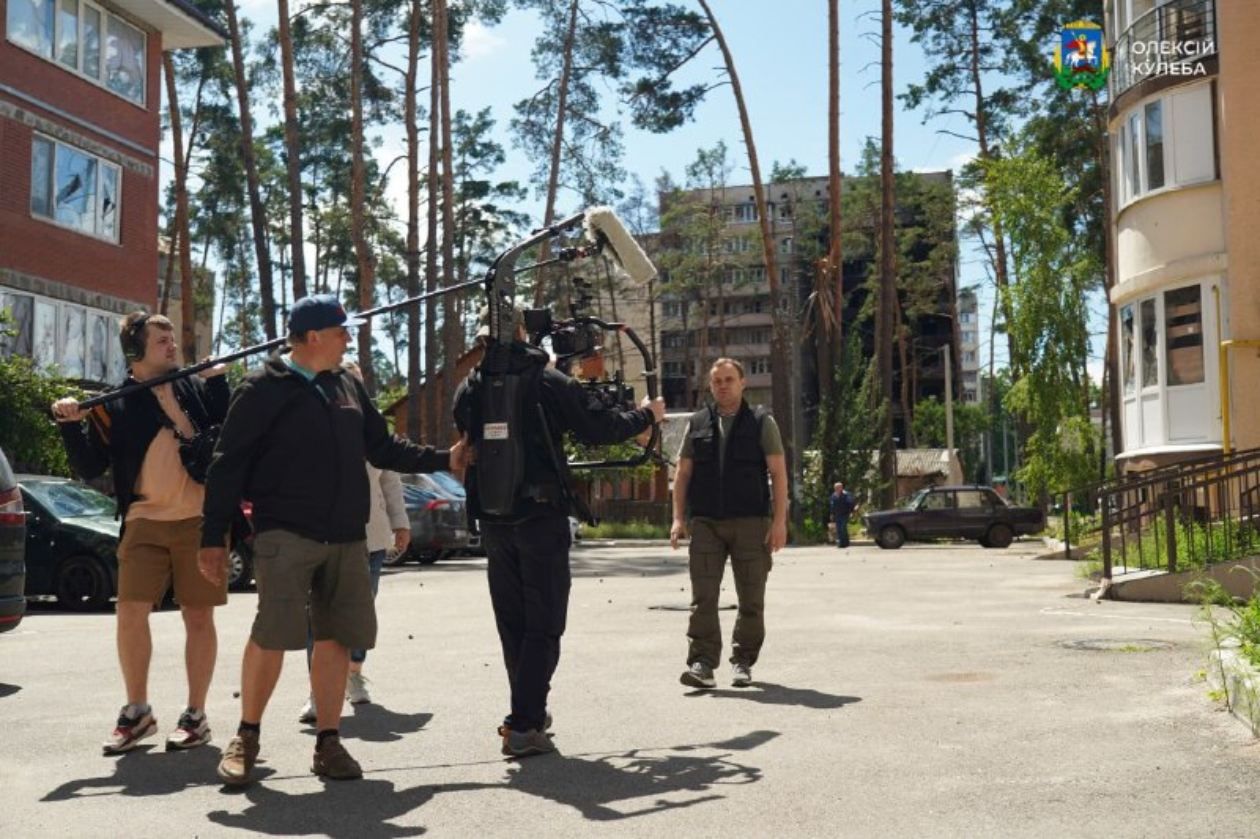 В Ірпені знімають фільм про війну – Дмитро Кулеба розповів про зйомки В Ірпені знімають фільм про війну – Дмитро Кулеба розповів про зйомки